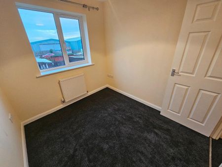 3 bedroom semi-detached house to rent - Photo 4