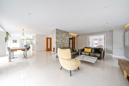 5 bedroom detached house to rent - Photo 3