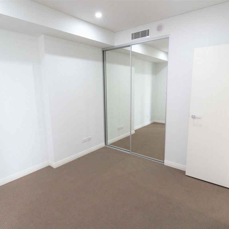 710/12 East Street Granville - Photo 1