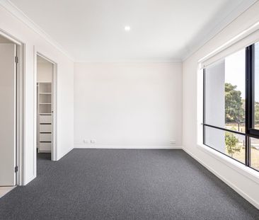 Contemporary Family Living - Photo 3