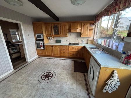 117 Hillsborough Road, Dromore, BT25 1QW - Photo 4