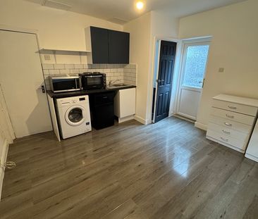 Bedsit, Ladbroke Grove / White City, W10 - Photo 2