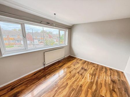 4 bedroom semi-detached house to rent - Photo 5