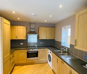 3 bedroom semi-detached house to rent - Photo 6