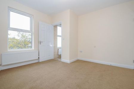 3 bedroom maisonette to rent - Photo 3