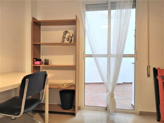 Calle Mármoles, Sevilla, Andalusia 41004 - Photo 1