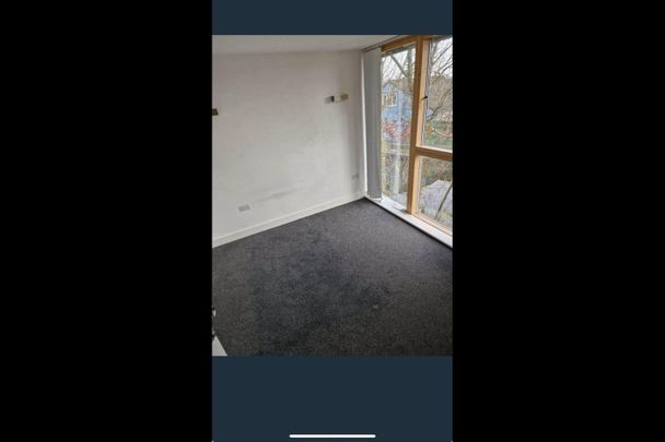 5 Bed Terraced House, Cable Yard, CV1 - Photo 1