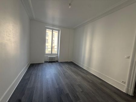 Location Appartement 3 pièces 61m² PARIS 18ème - Photo 2