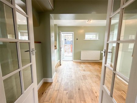 3 bedroom end of terrace house to rent - Photo 3