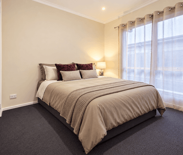LOVELY TWO BEDROOM HOME WITH SPACIOUS COURTAYRD! - Photo 4
