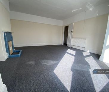 4 bedroom semi-detached house to rent - Photo 1