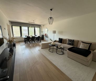 Prachtig gerenoveerd 2 slpk appartement met terras & garage! (Gedee... - Photo 2