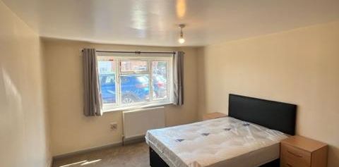 1 bedroom in a house share to rent - Photo 2