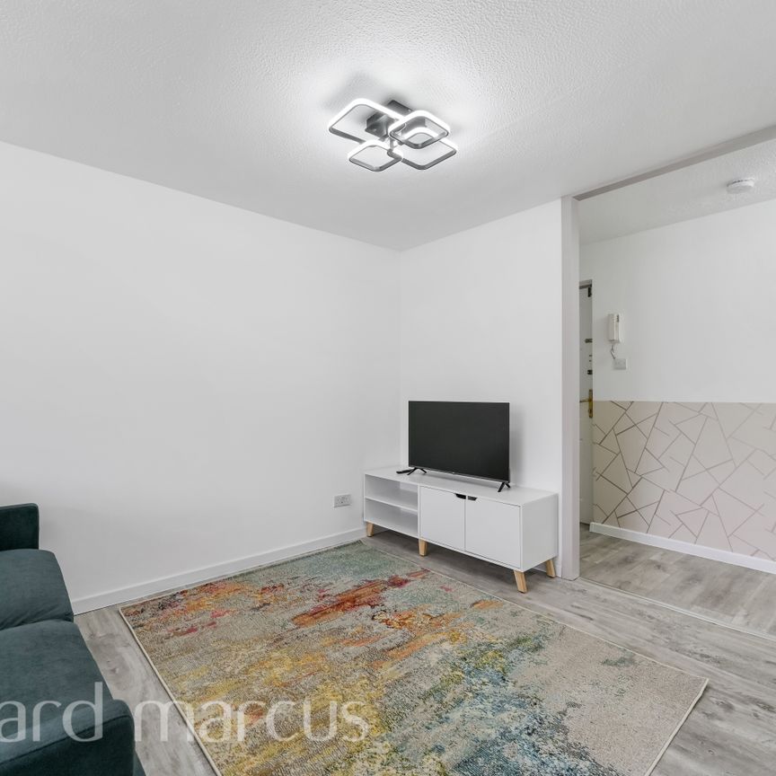 Crosby Close, Feltham - Photo 1