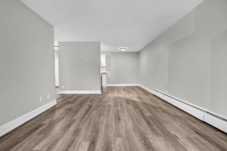 Maple Manor Apartments - Photo 2