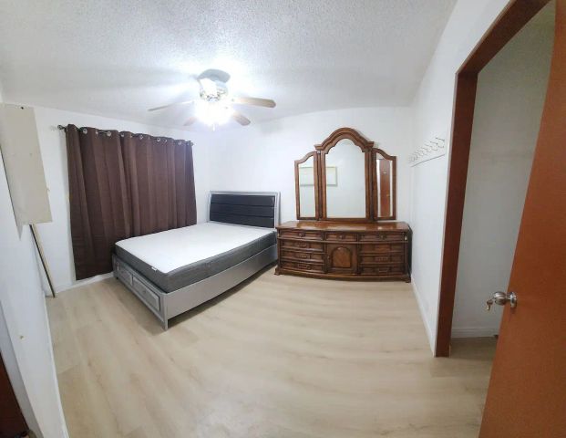 Shared rooms — 1 Bedroom Room For Rent - Photo 1