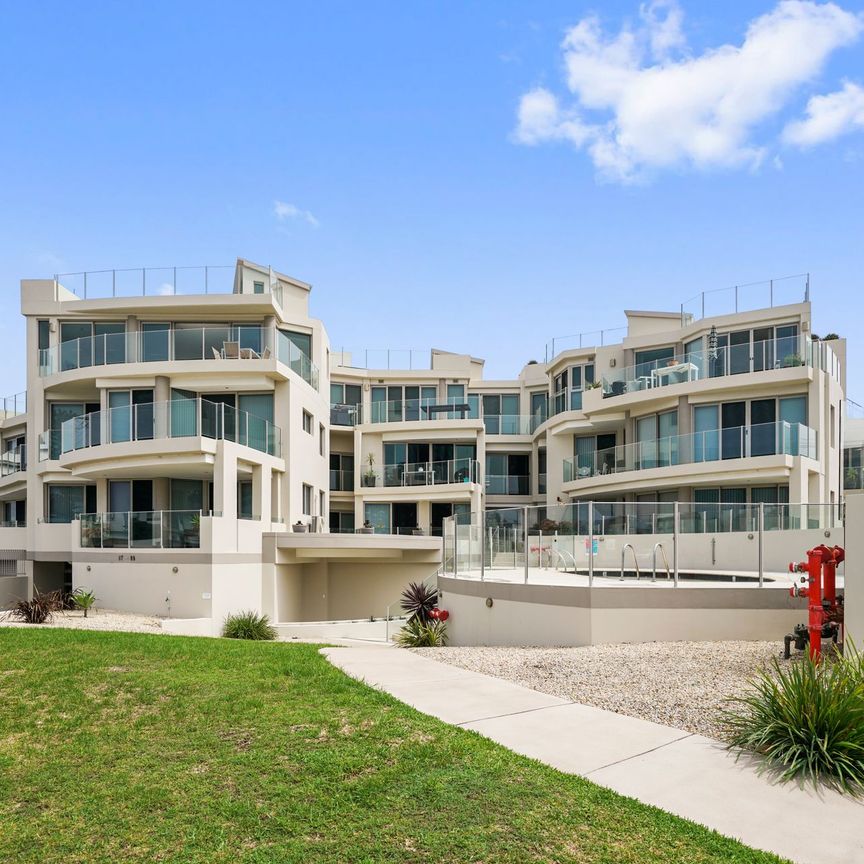 Furnished Penthouse Apartment, Ocean Views! - Photo 1