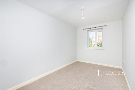 4 bedroom town house to rent Weavers Close - Photo 2