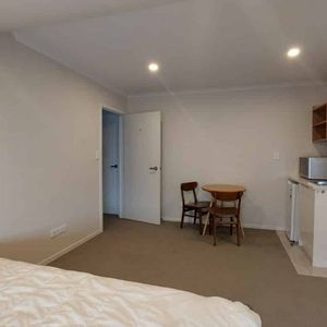 Furnished Studio Knocking On Uni's Door! - Photo 2