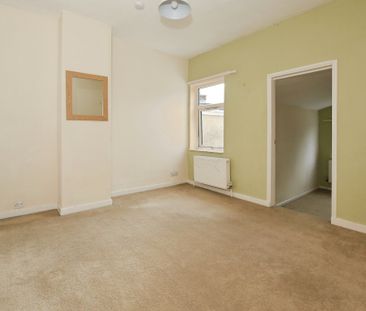 Three-bedroom terraced house with garden near city centre, Peterbor... - Photo 3