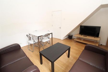 3 bedroom private hall to rent - Photo 2