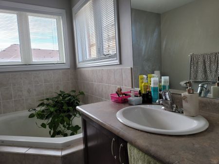 For Lease - 38 Brahm Court, Vaughan, Ontario - Photo 3