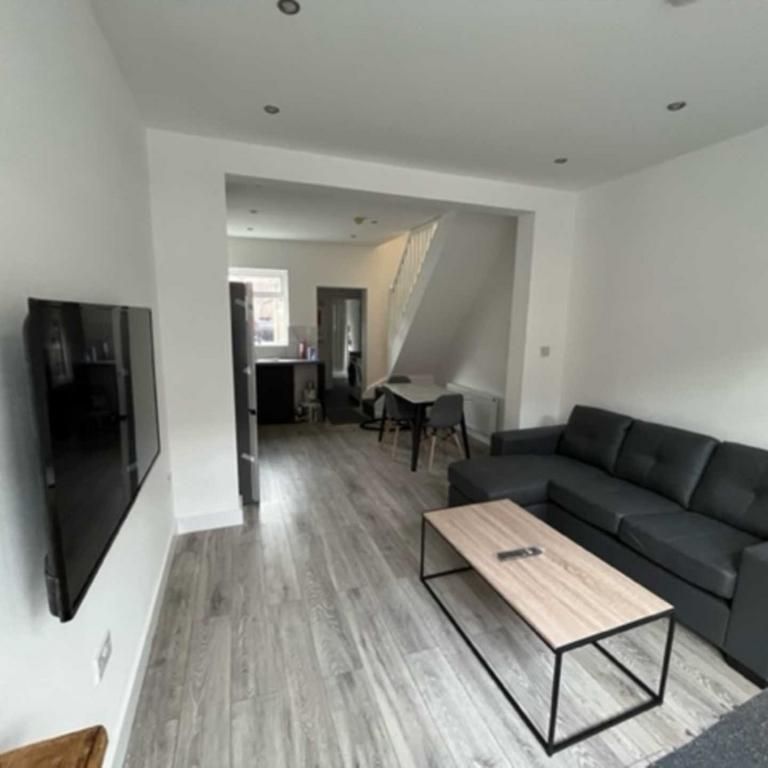2 bedroom terraced house to rent - Photo 1