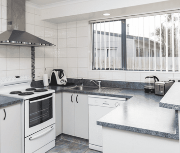 Relaxed Family Living On Simpson Road - Photo 3