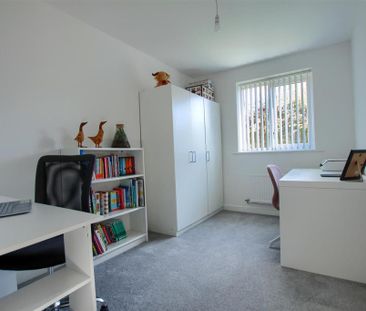 3 bedroom detached house to rent - Photo 5