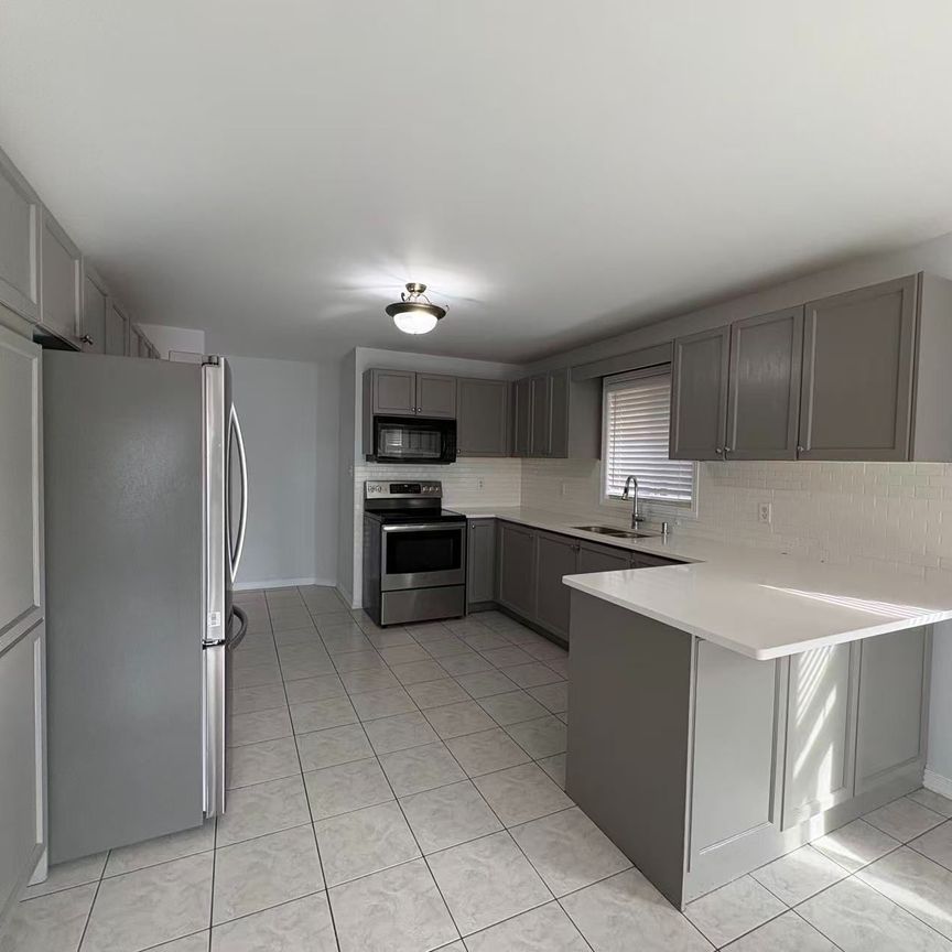 For Lease - 38 Delattaye Avenue, Aurora, Ontario - Photo 1