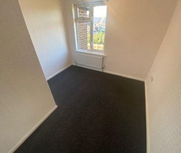 3 bedroom end of terrace house to rent - Photo 5