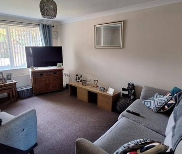 3 bedroom semi-detached house to rent - Photo 2