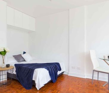 301/76 Roslyn Gardens Elizabeth Bay - Photo 1