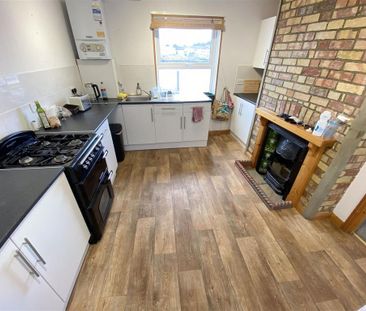 3 bedroom terraced house to rent - Photo 5