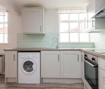 1 bed Apartment To Let - Photo 2