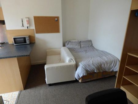 Room 1, 14 Bankfield Road, Huddersfield, HD1 3HR - Photo 5