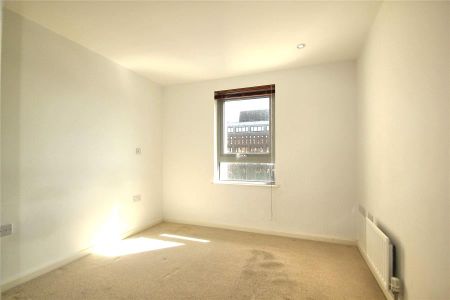 175 Church Street East, Woking - 1 bedroomProperty for lettings - Seymours - Photo 3