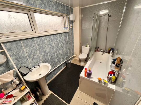 Price £1,250 pcm - Available 16/02/2026 - Unfurnished - Photo 1