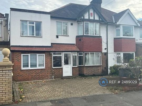 6 bedroom semi-detached house to rent - Photo 1