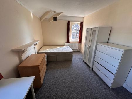 5 bedroom flat to rent - Photo 2