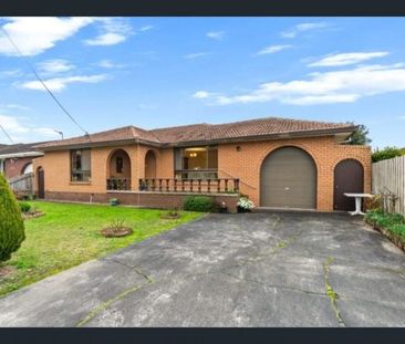 Large place to call home - Photo 2