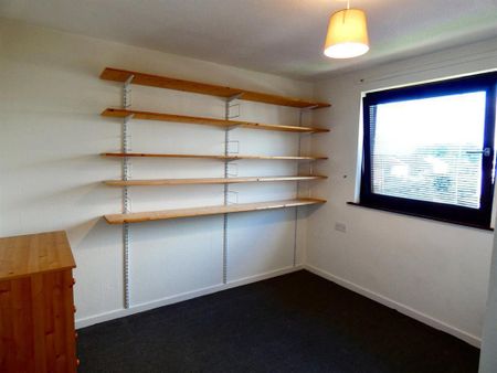 3 bedroom terraced house to rent - Photo 3