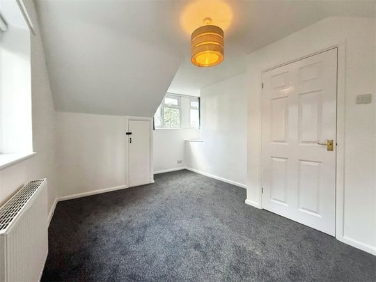 Tanglewood Close, Woking, Surrey, GU22 8LG - Photo 1