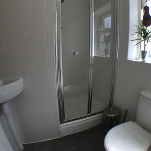 House share to rent - Photo 2