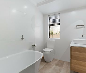 Charming Renovated Lathlain Home - Photo 2