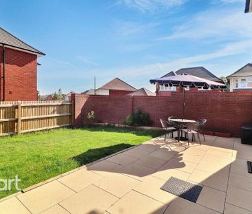 4 bedroom detached house to rent - Photo 3