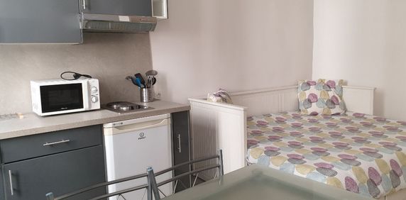 NIMES ECUSSON - IDEAL ÉTUDIANT MEUBLÉ 20 .48M² M2 PROCHE ESPLANADE TOUT COMPRIS - Photo 2