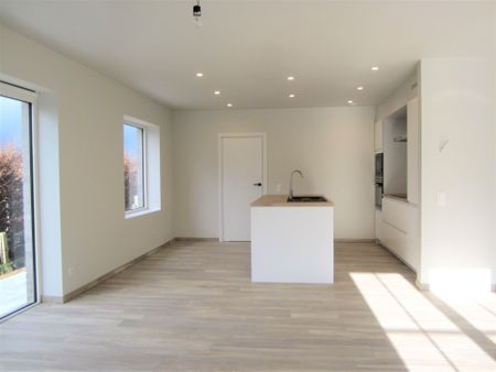 Prachtige halfopen pastoriewoning van 160m² met zuidgericht terras v 31m², balkon, zonnepanelen en drie staanplaatsen. - Photo 3