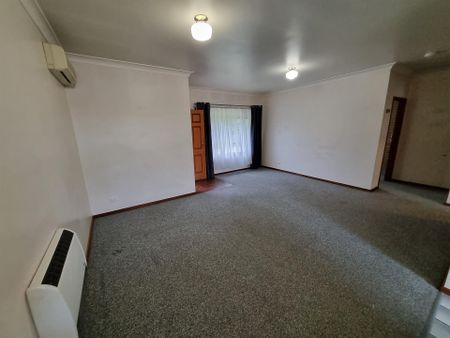 Walk to work and the river - Photo 2