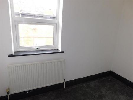 3 bedroom end of terrace house to rent - Photo 2